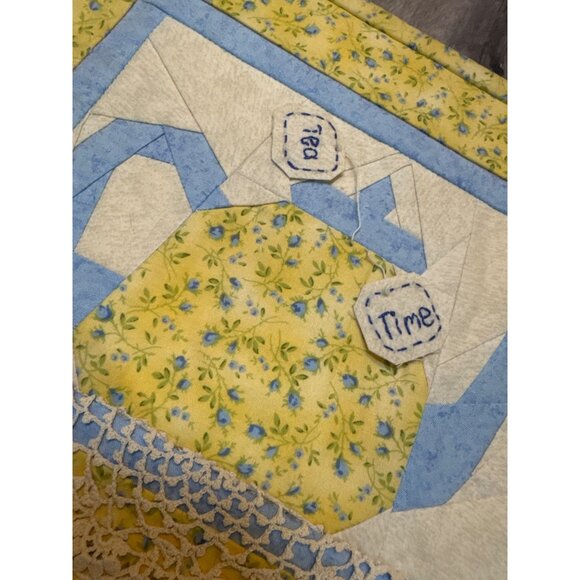 Handmade Quilted Tea Time Table Mat Or Wall Hanger Lace Trim - Picture 4 of 8